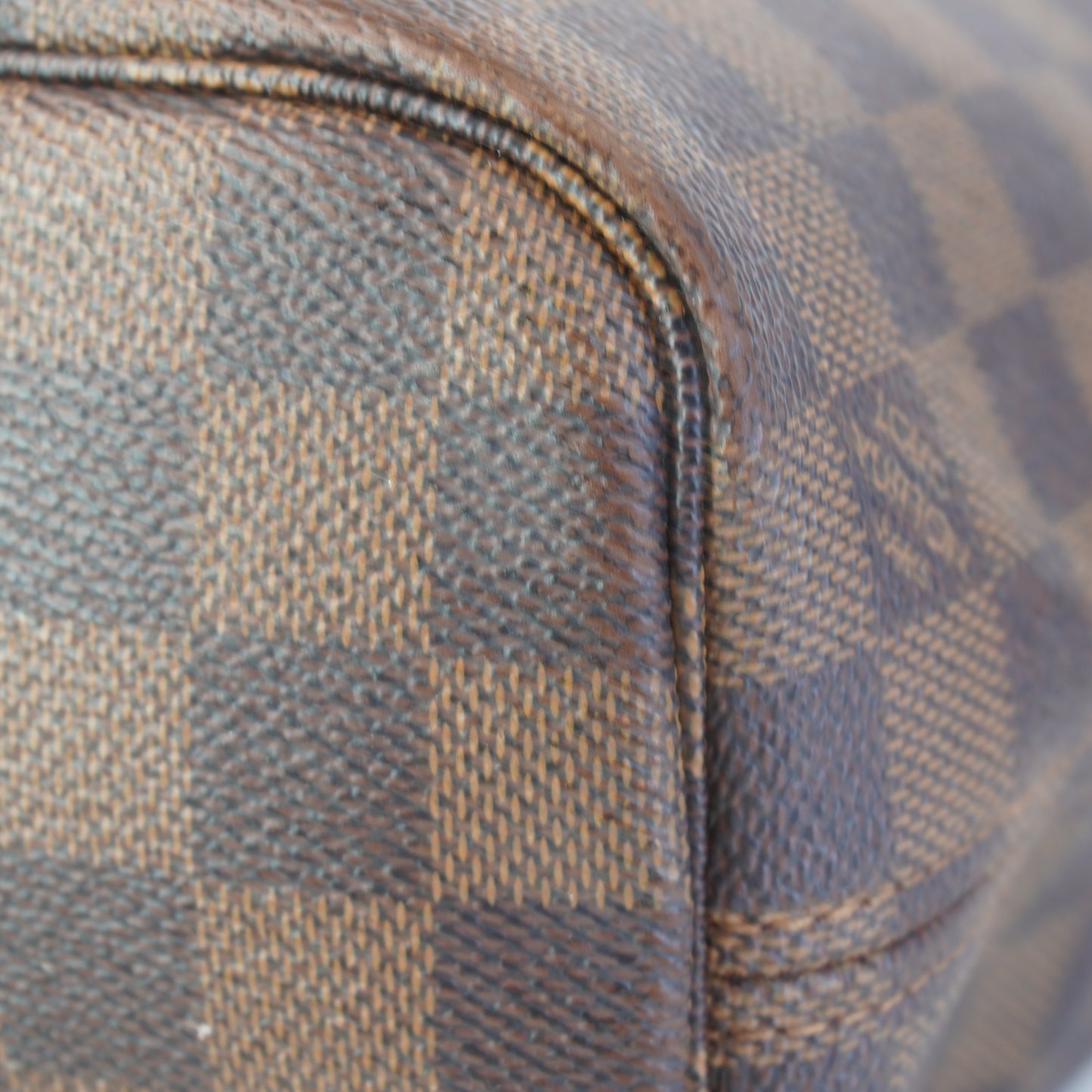 Louis Vuitton	Damier Ebene Neverfull PM