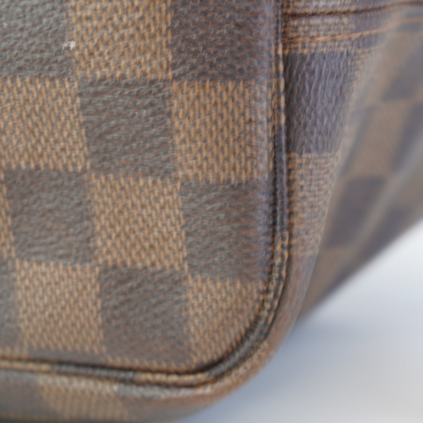 Louis Vuitton	Damier Ebene Neverfull PM