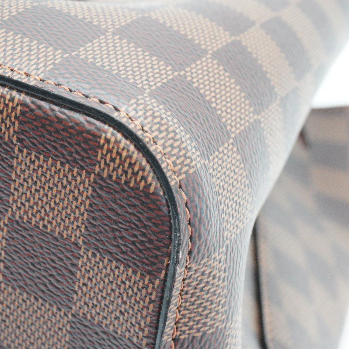 Louis Vuitton Neo Neo MM Bucket Bag GHW