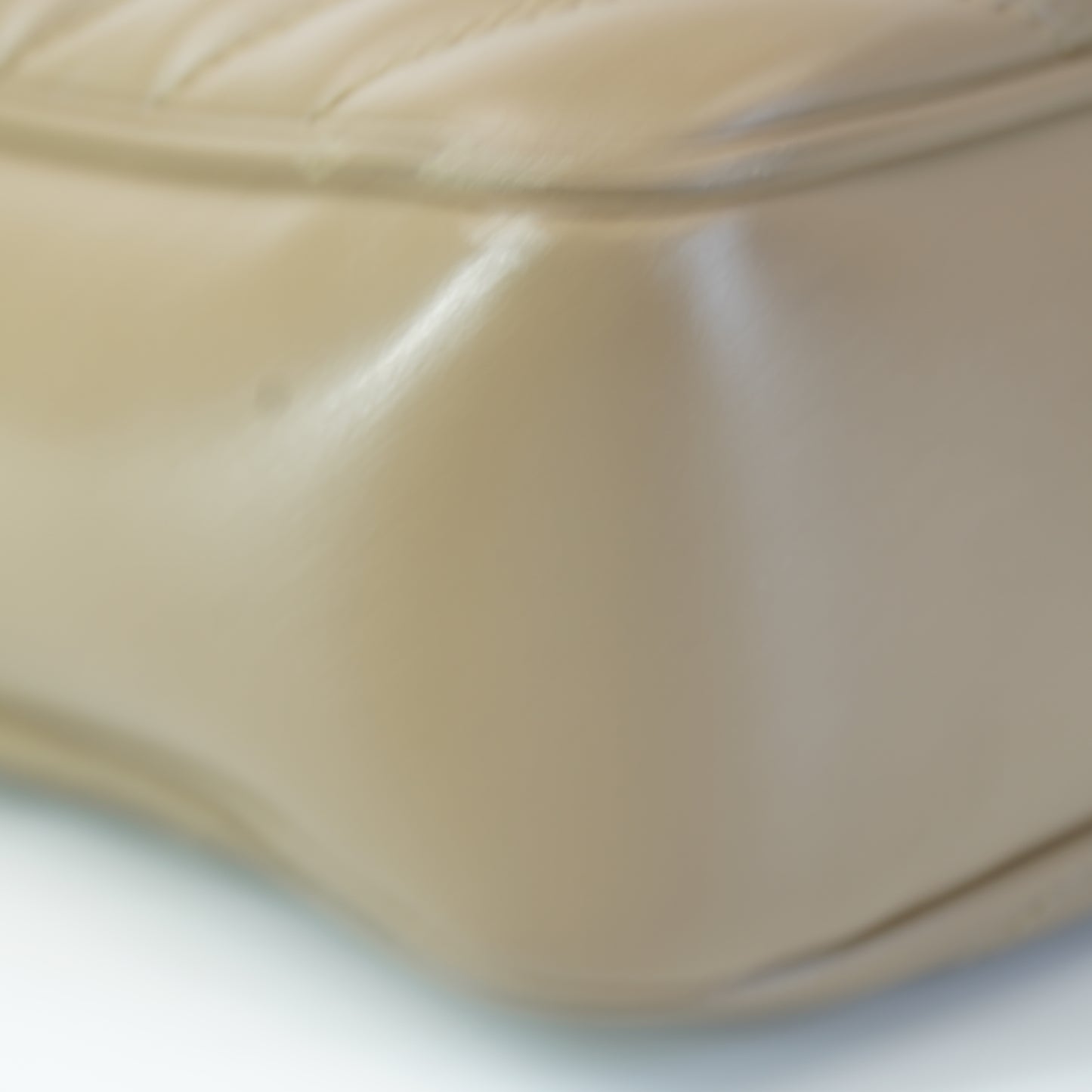 YSL	Lou Camera Bag Iconic Beige