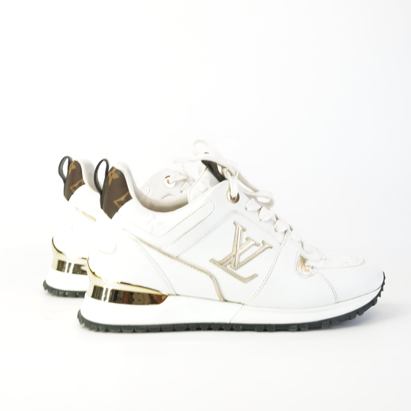Louis Vuitton	Runaway Sneakers White size 37