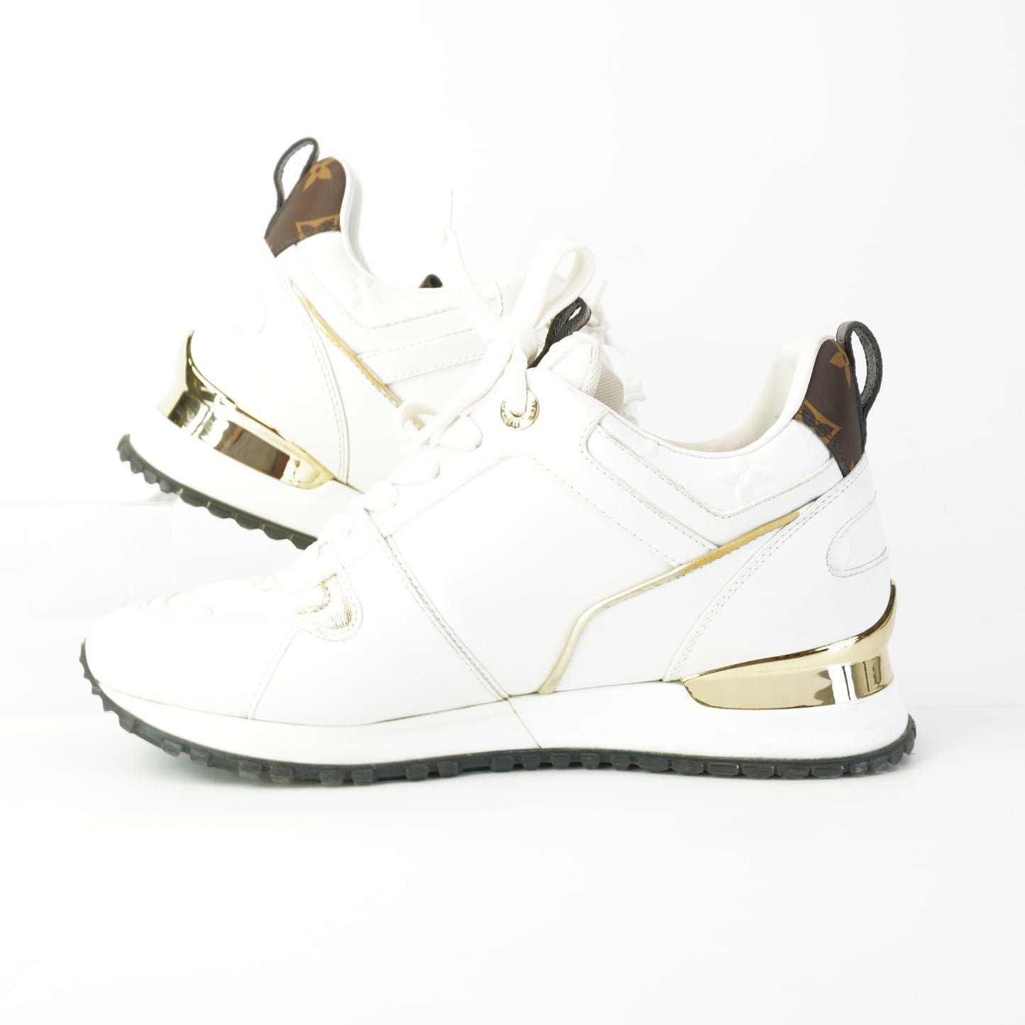 Louis Vuitton	Runaway Sneakers White size 37