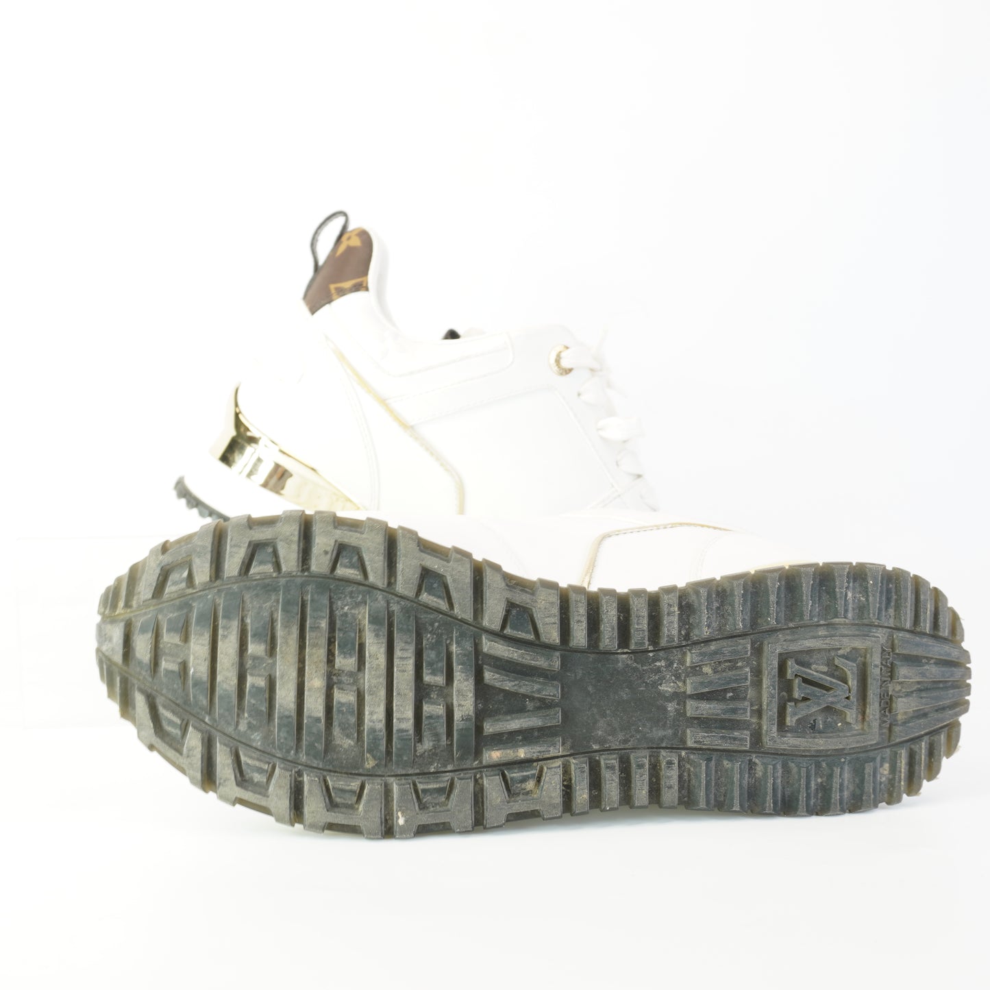 Louis Vuitton	Runaway Sneakers White size 37