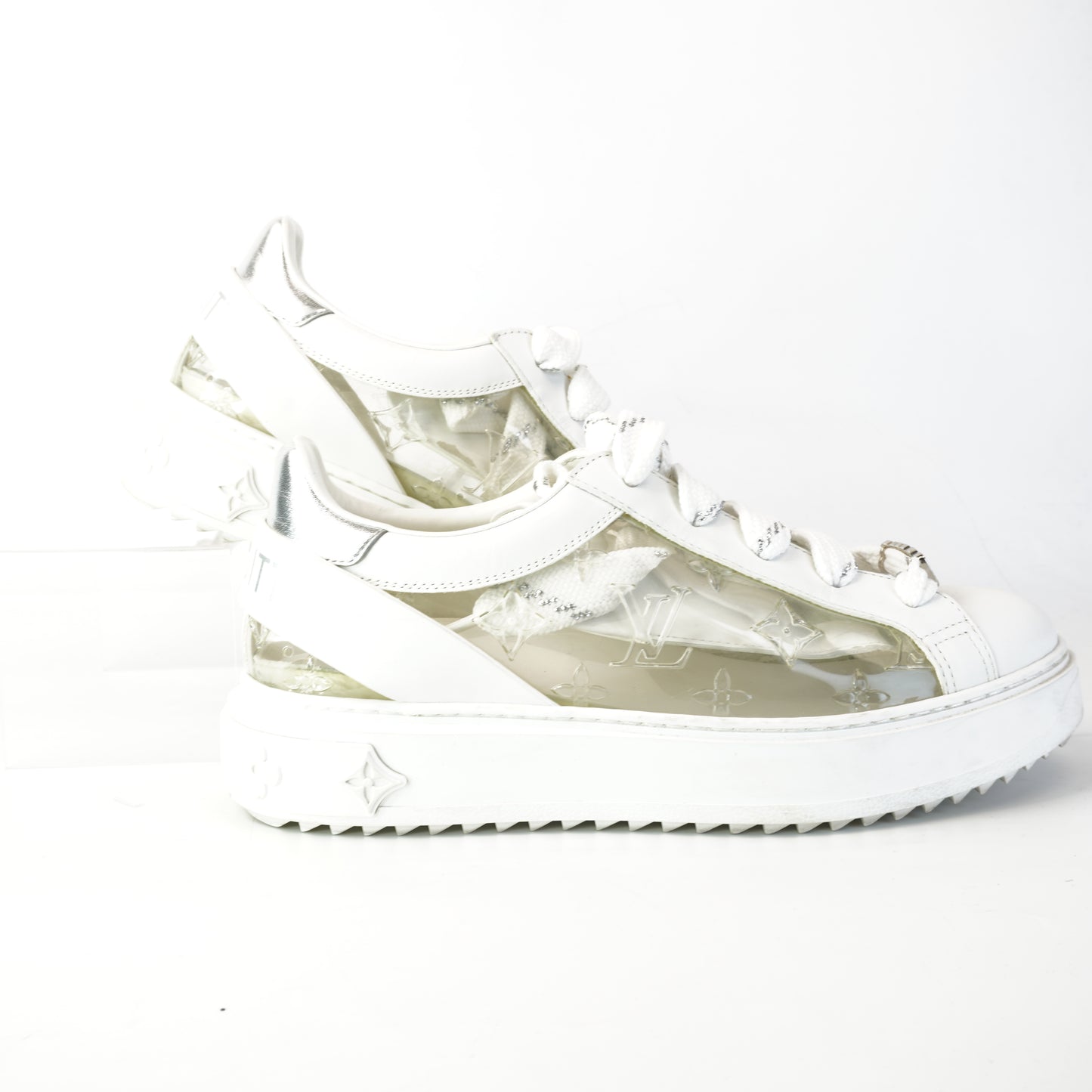 Louis Vuitton Time Out Sneakers Transparent size 38