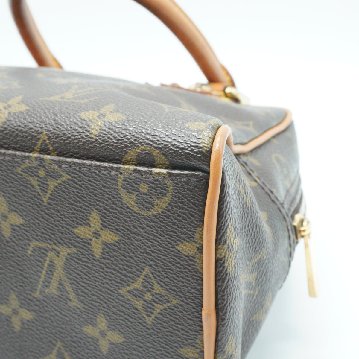 Louis Vuitton	Manhattan Monogram PM Bag GHW