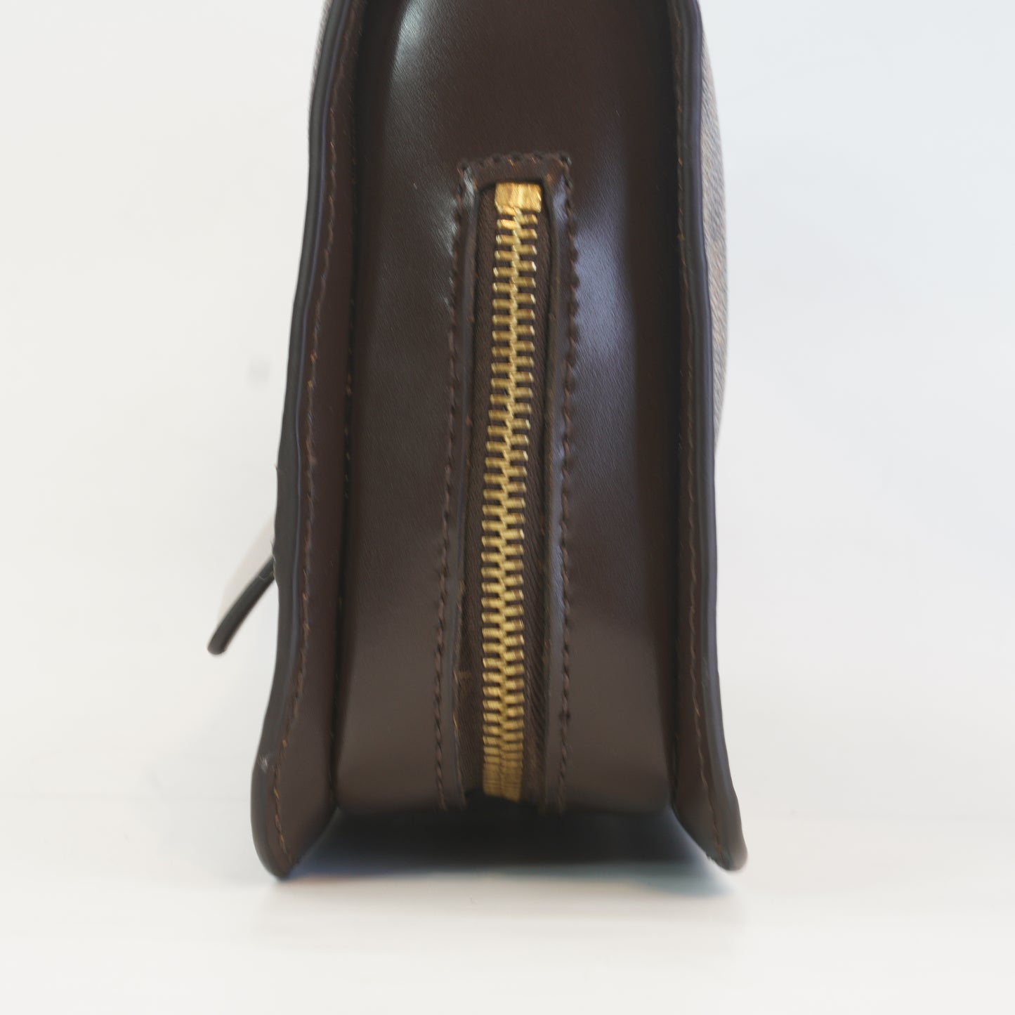Louis Vuitton	Saint Louis Clouch DE GHW