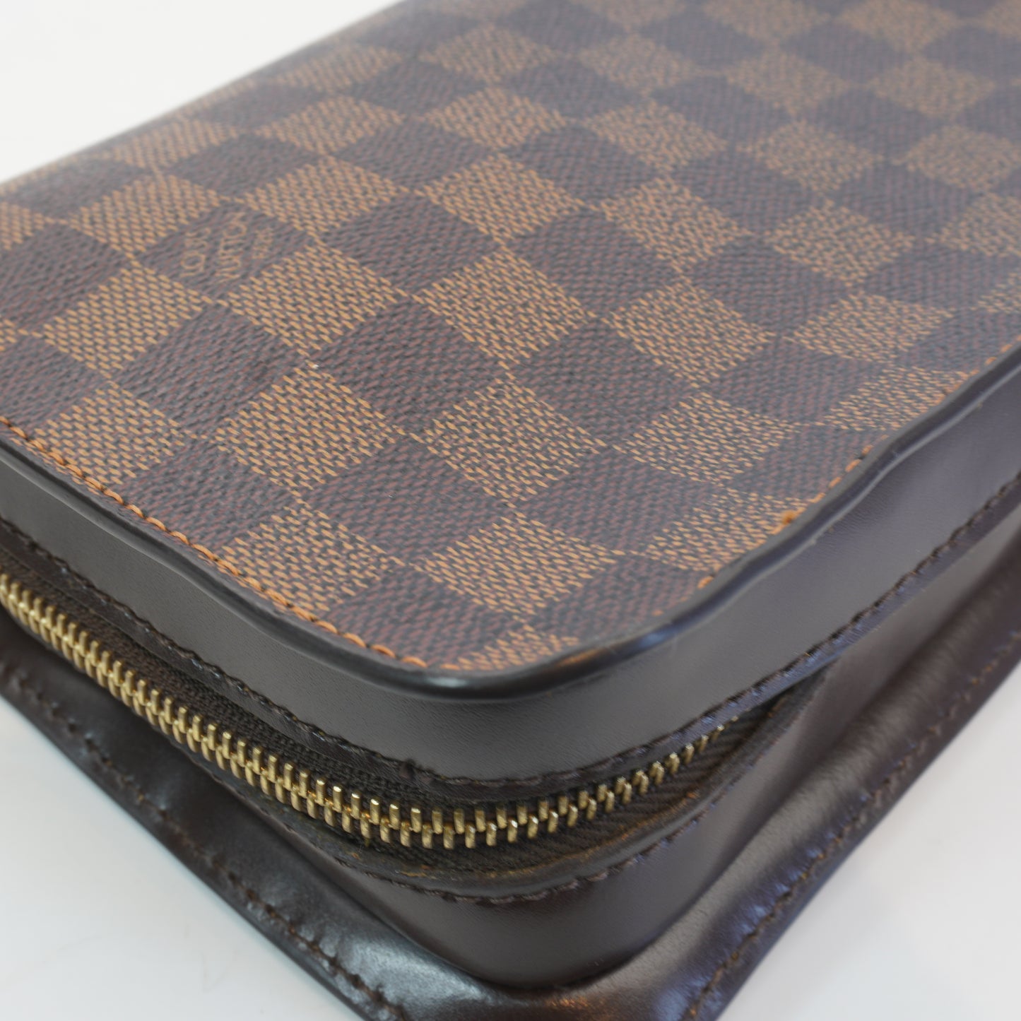 Louis Vuitton	Saint Louis Clouch DE GHW