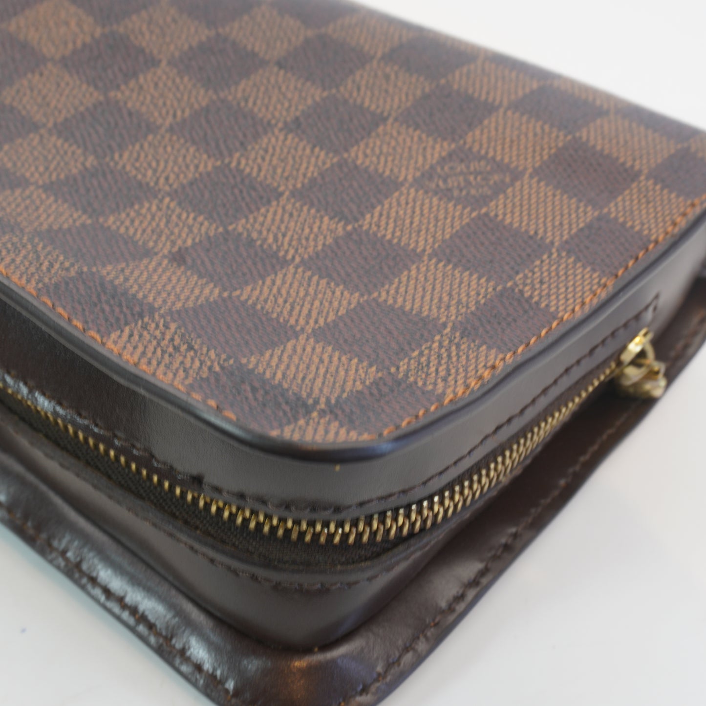 Louis Vuitton	Saint Louis Clouch DE GHW