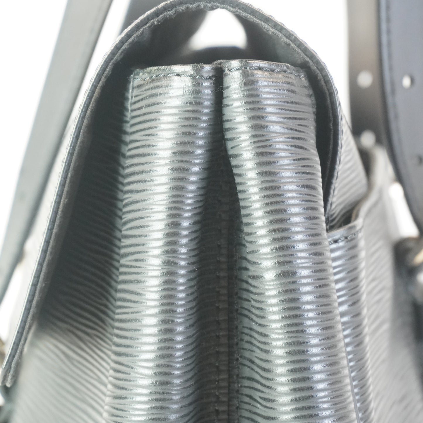 Louis Vuitton	Epi Segur MM Black