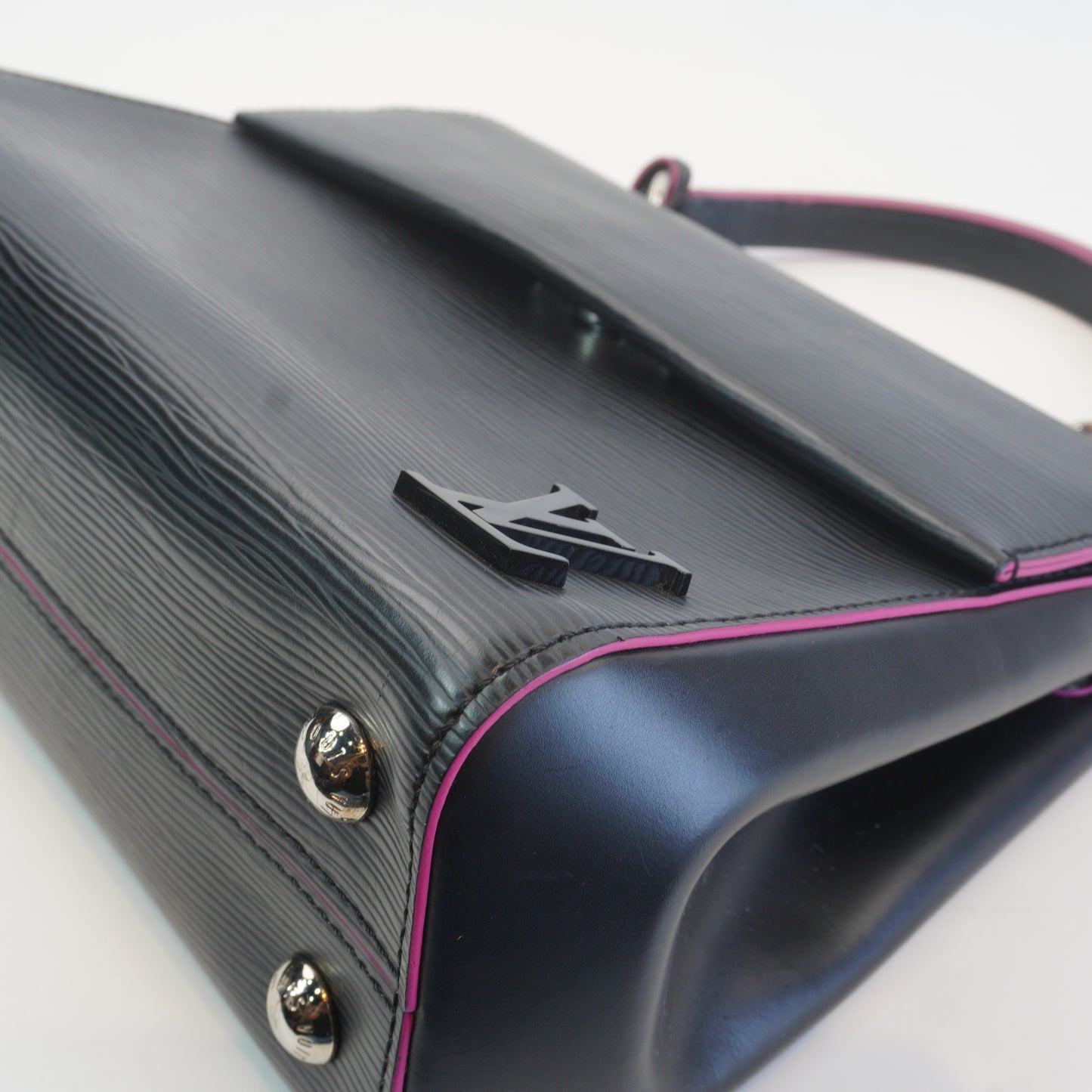 Louis Vuitton	Epi Cluny Bb Black SHW Medium