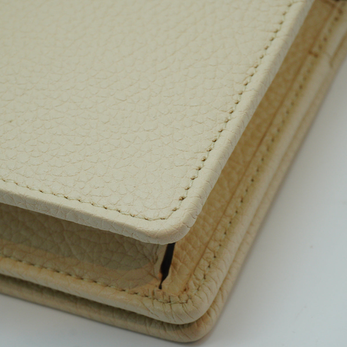 Gucci Soho Wallet on chain White GHW