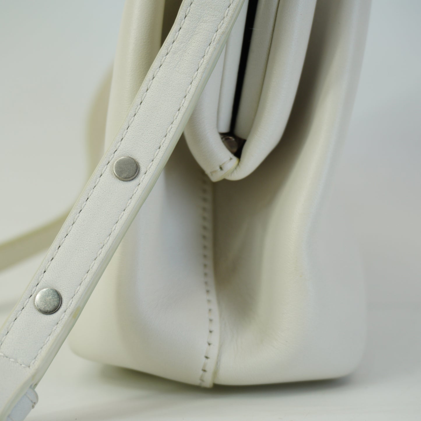 Bottega Veneta	The Point Bag Nappa Leather White SHW