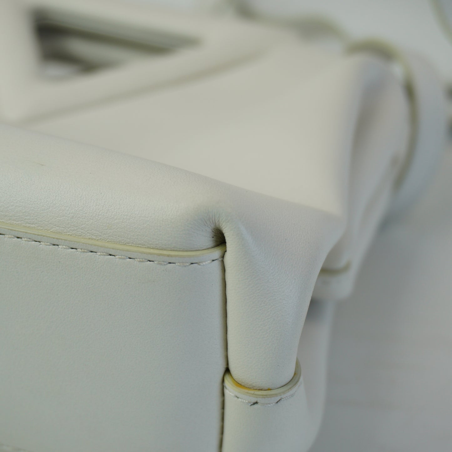 Bottega Veneta	The Point Bag Nappa Leather White SHW