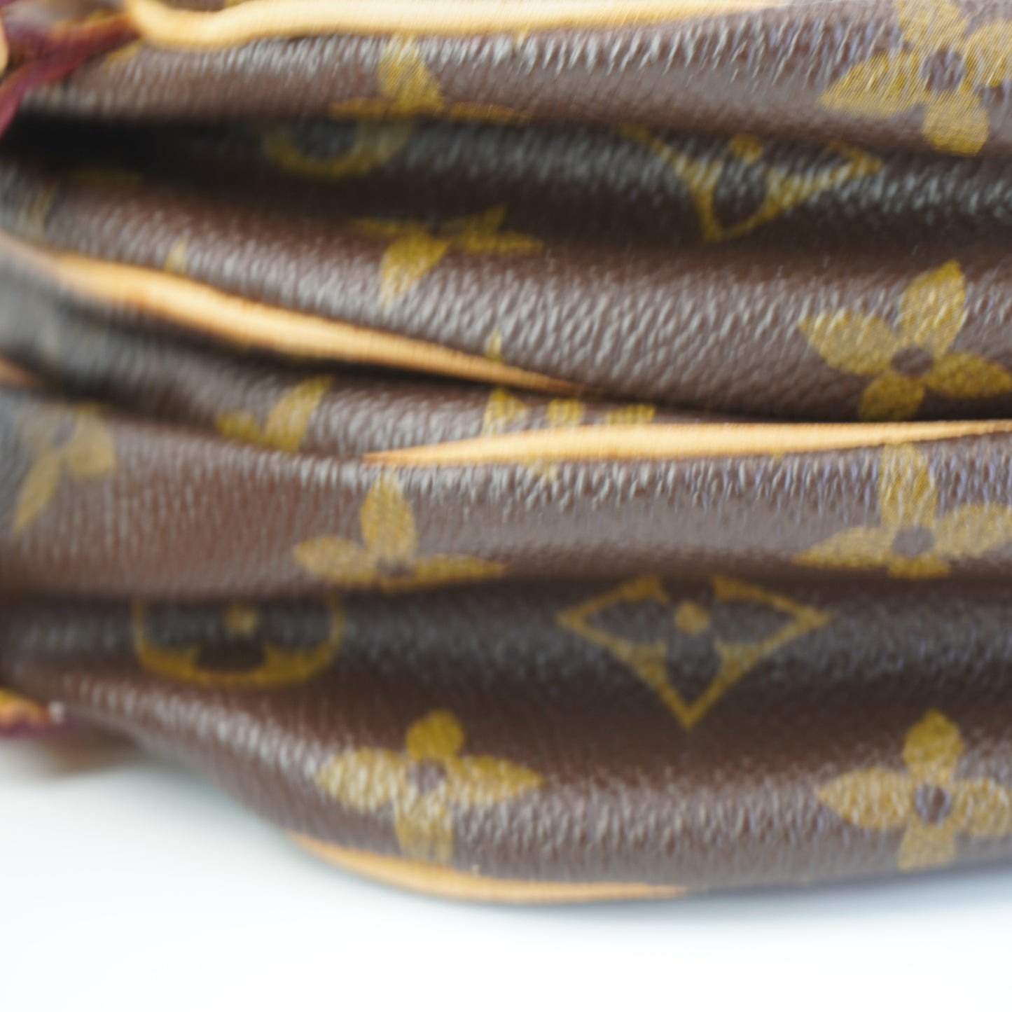 Louis Vuitton	Saumar