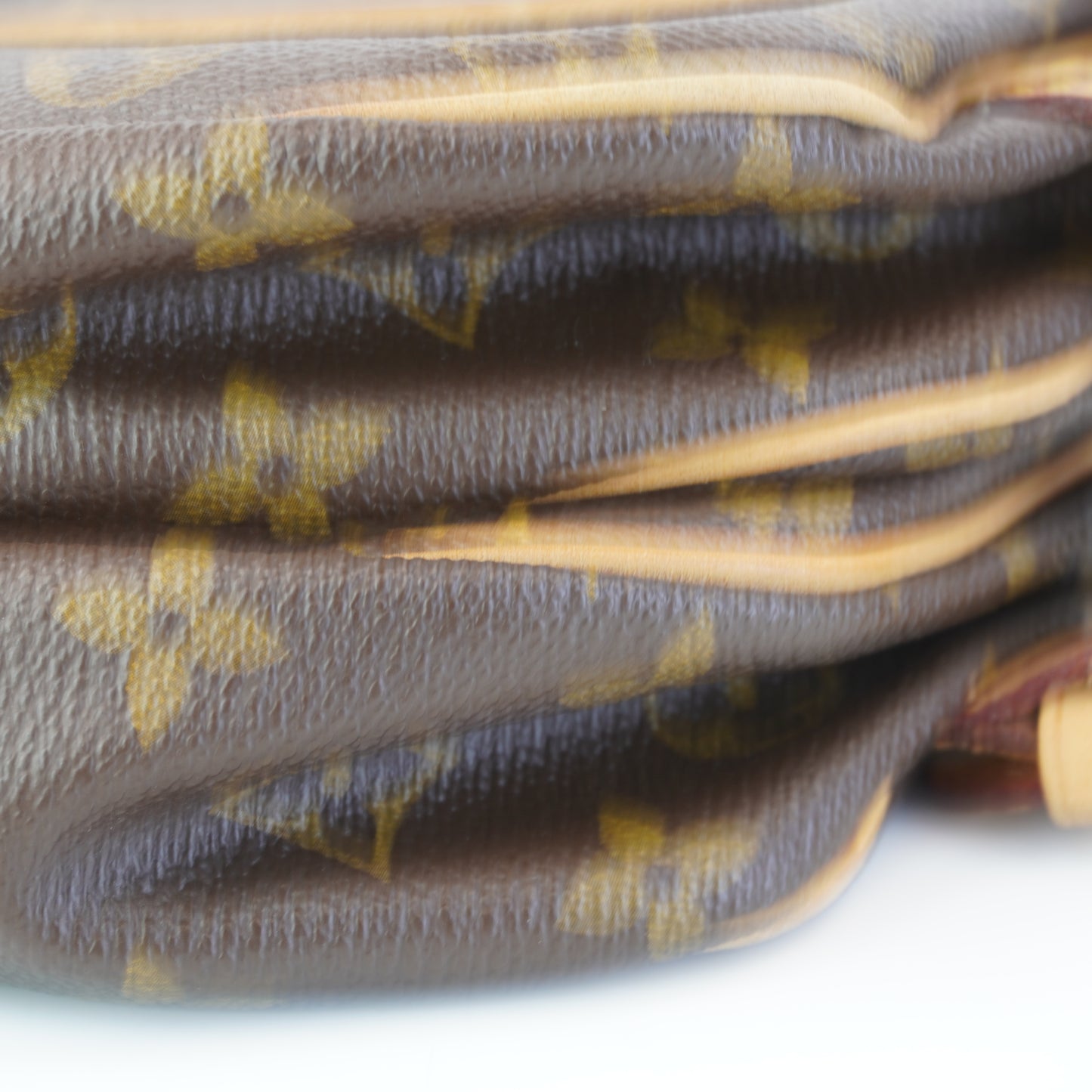 Louis Vuitton	Saumar
