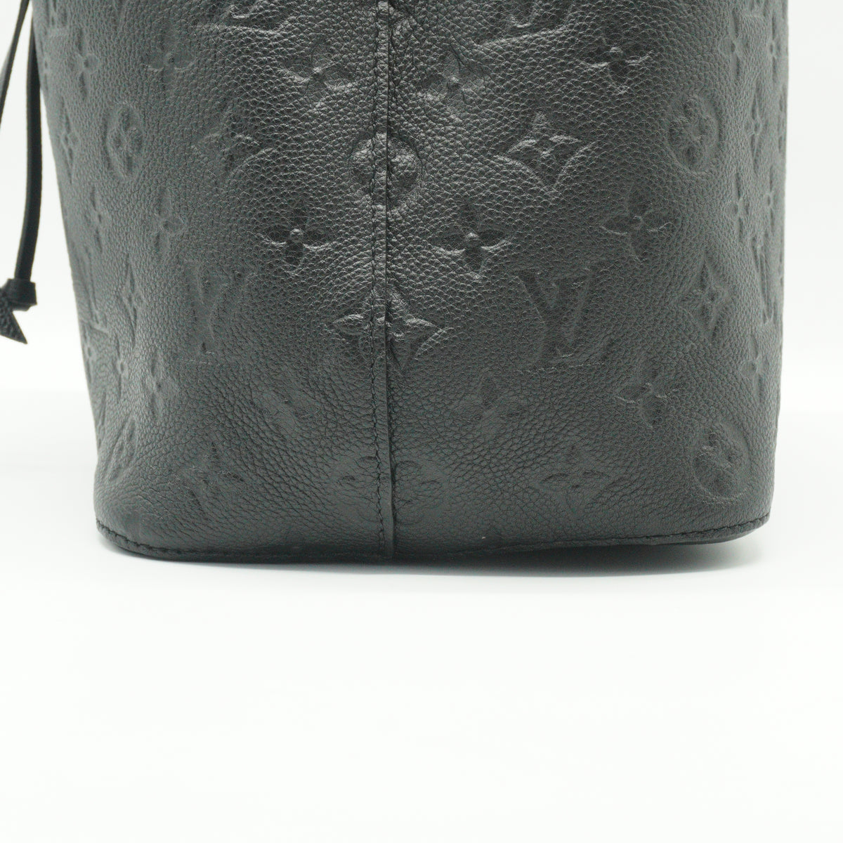 Louis Vuitton	NeoNoe Monogram Empreinte MM Black GHW