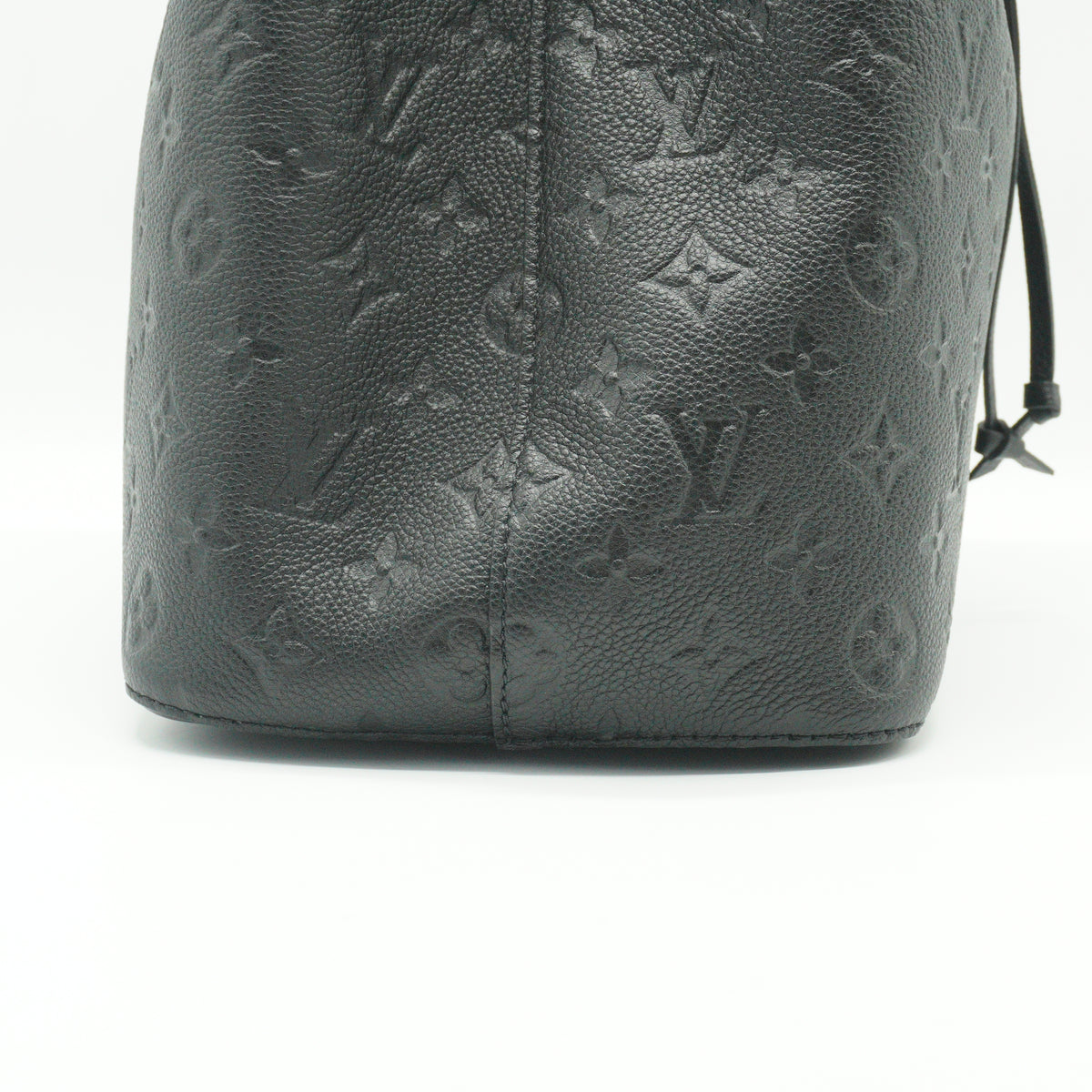 Louis Vuitton	NeoNoe Monogram Empreinte MM Black GHW