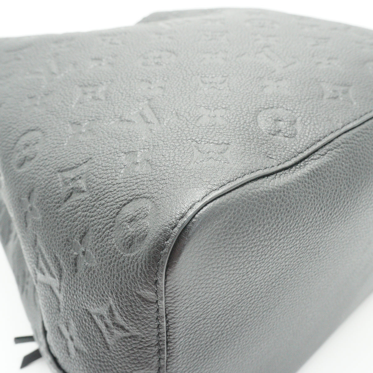 Louis Vuitton	NeoNoe Monogram Empreinte MM Black GHW