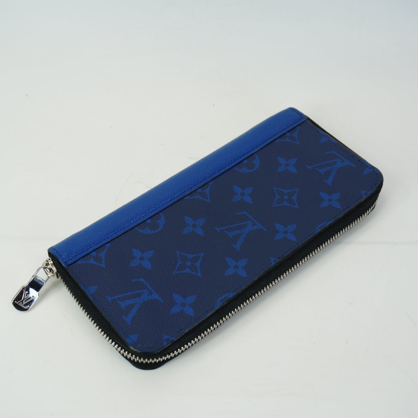 Louis Vuitton	Men’s Zippy wallet Cobalt Blue