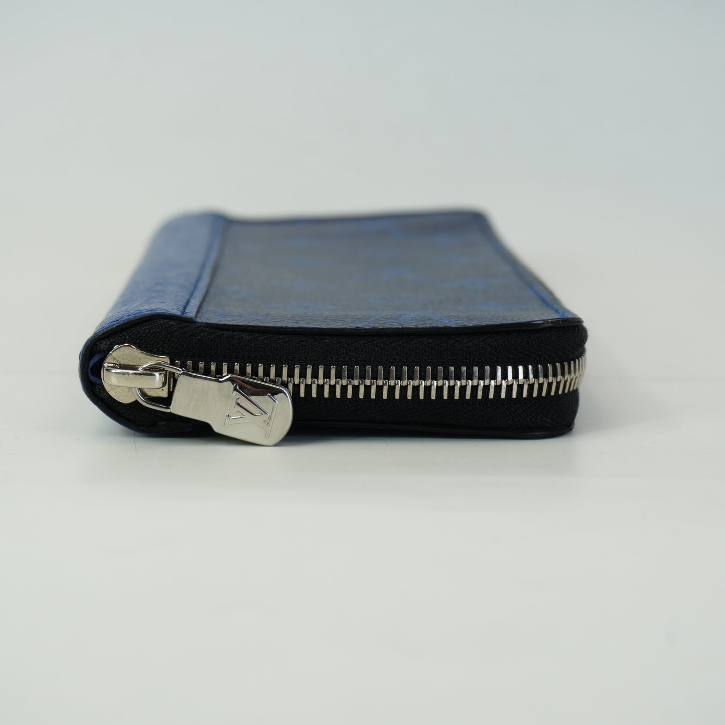 Louis Vuitton	Men’s Zippy wallet Cobalt Blue