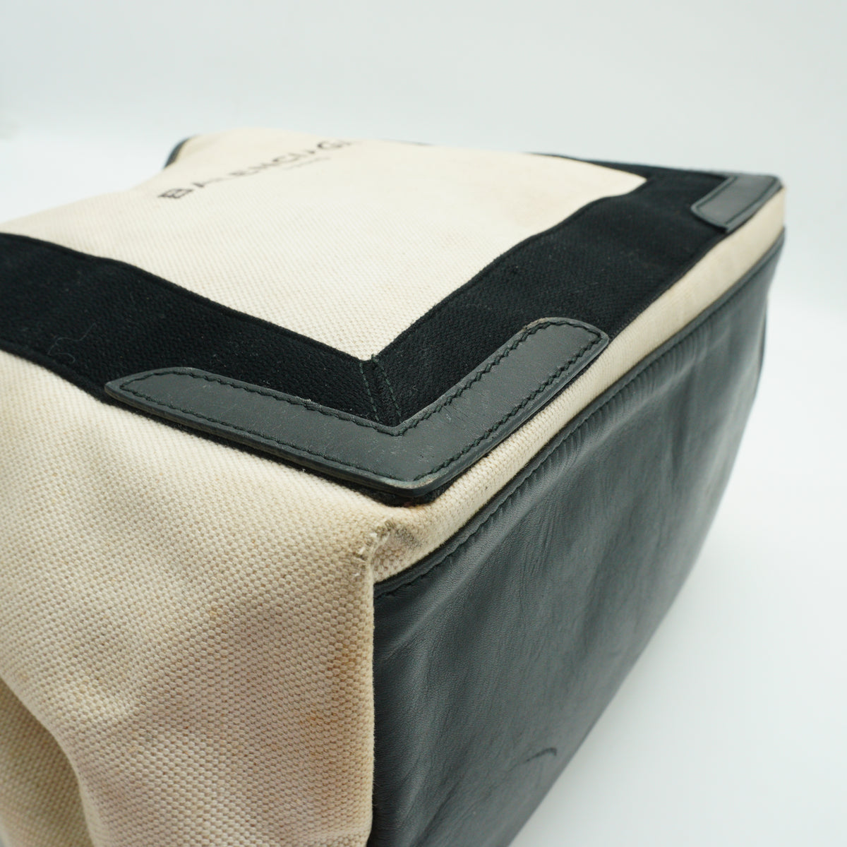 Balenciaga	Cabas Tote Black white Medium SHW