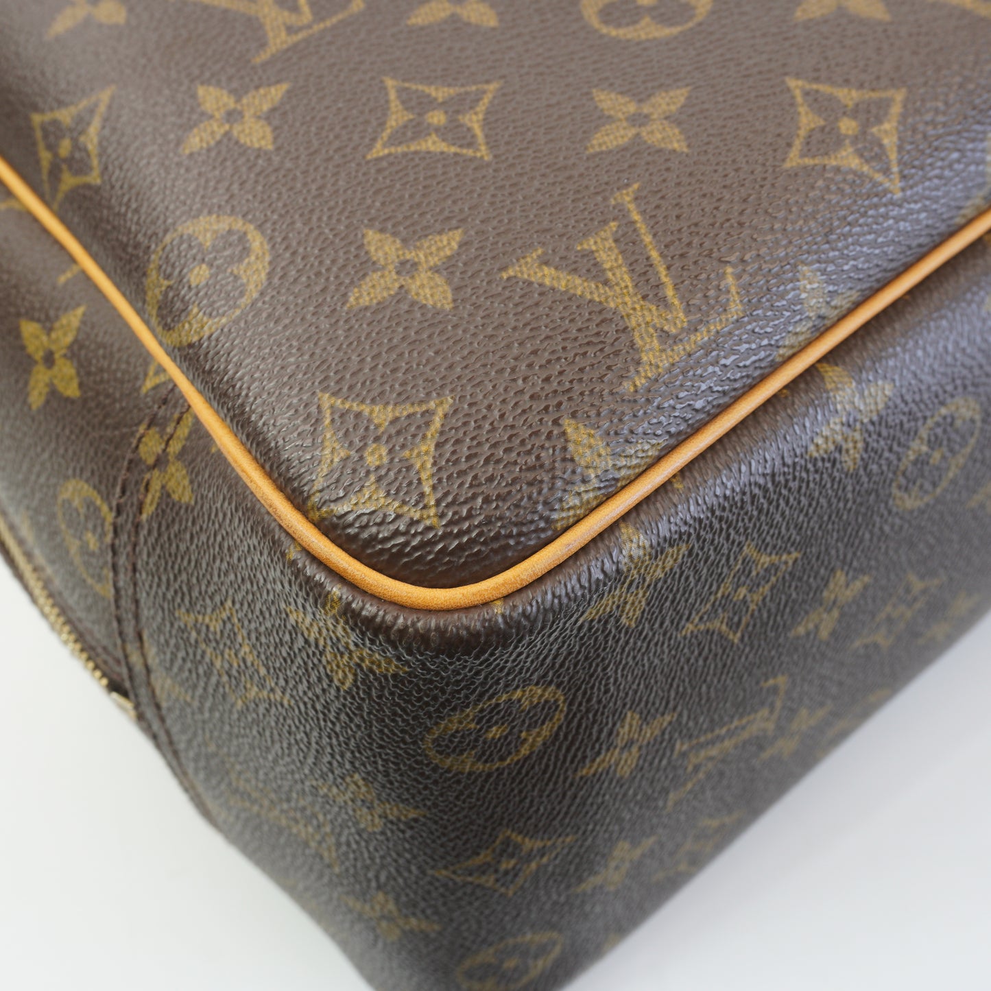 Louis Vuitton	Deauville SHW Medium
