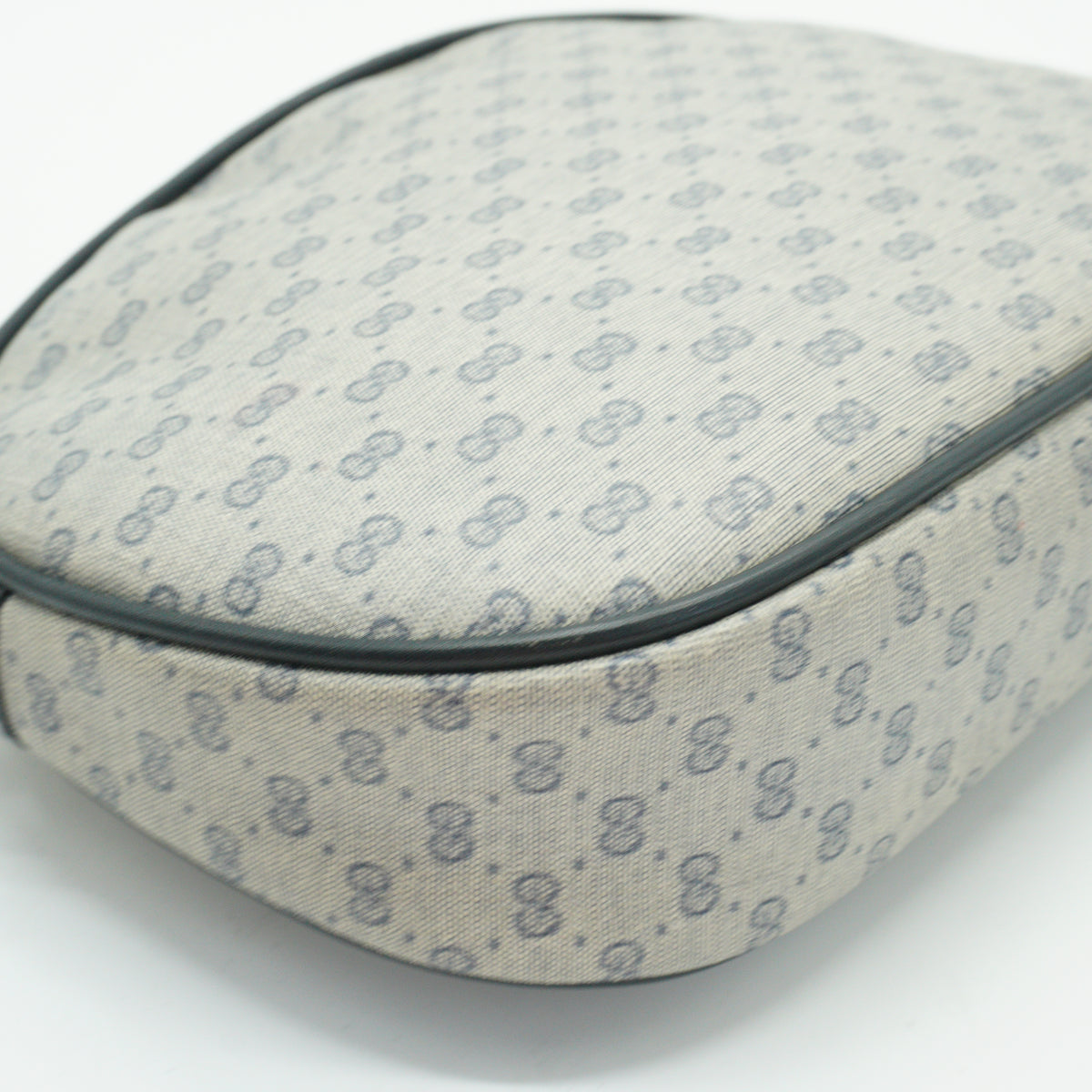 Gucci	Micro GG Supreme Crossbody Bag Mini GHW