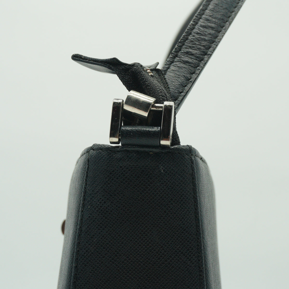 Burberry Novatec leather shoulder bag SHW