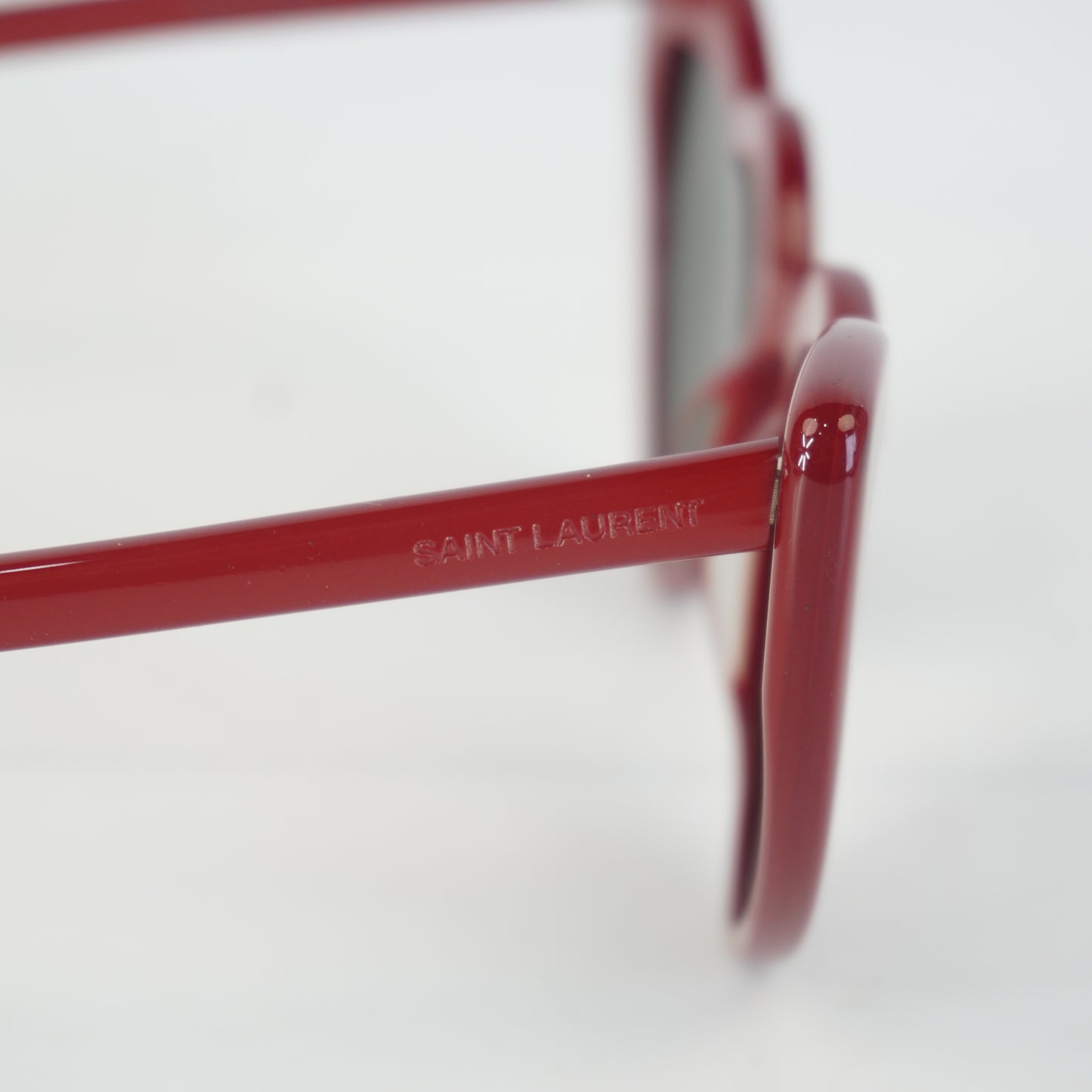 YSL	181 LouLou Red Heart Shades