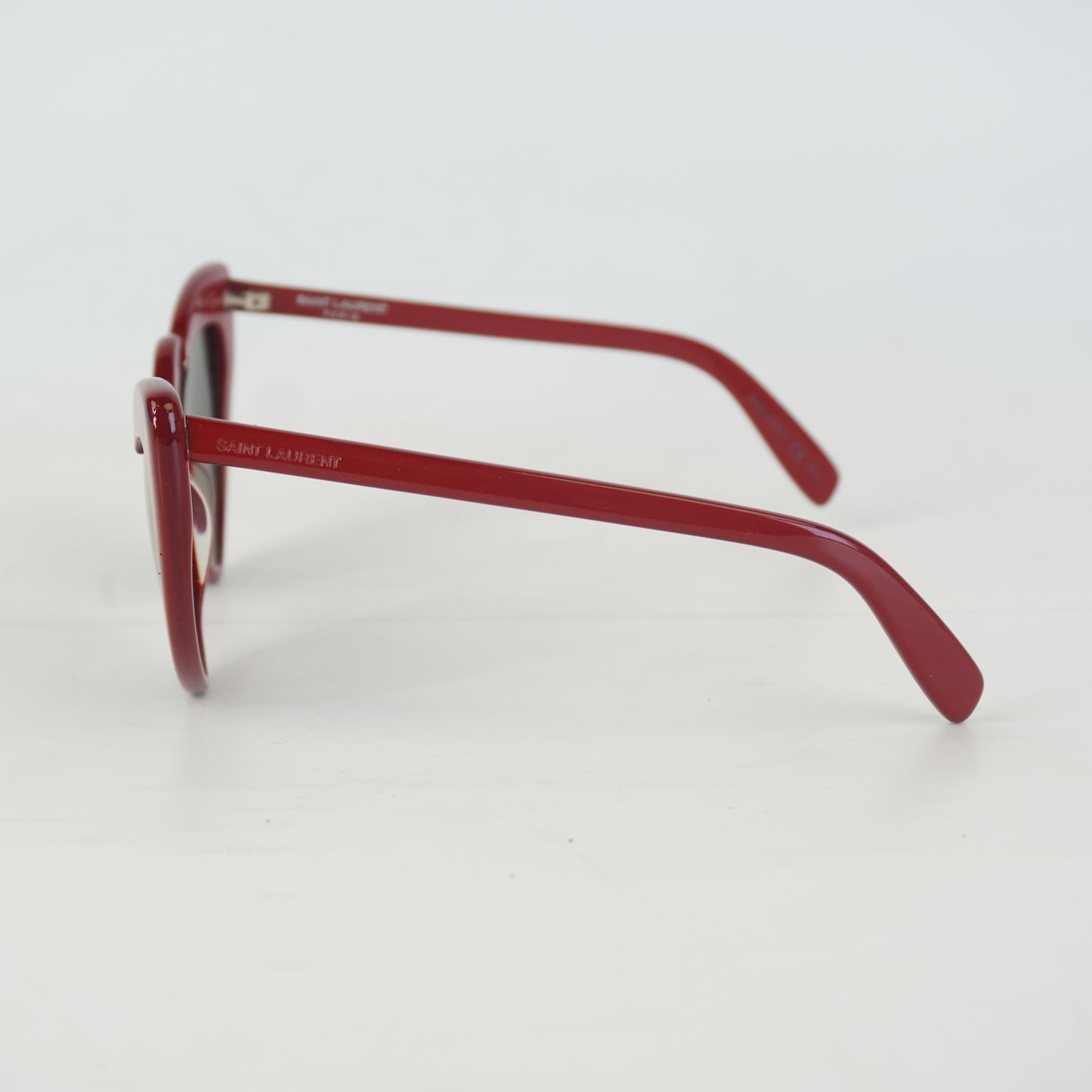 YSL	181 LouLou Red Heart Shades