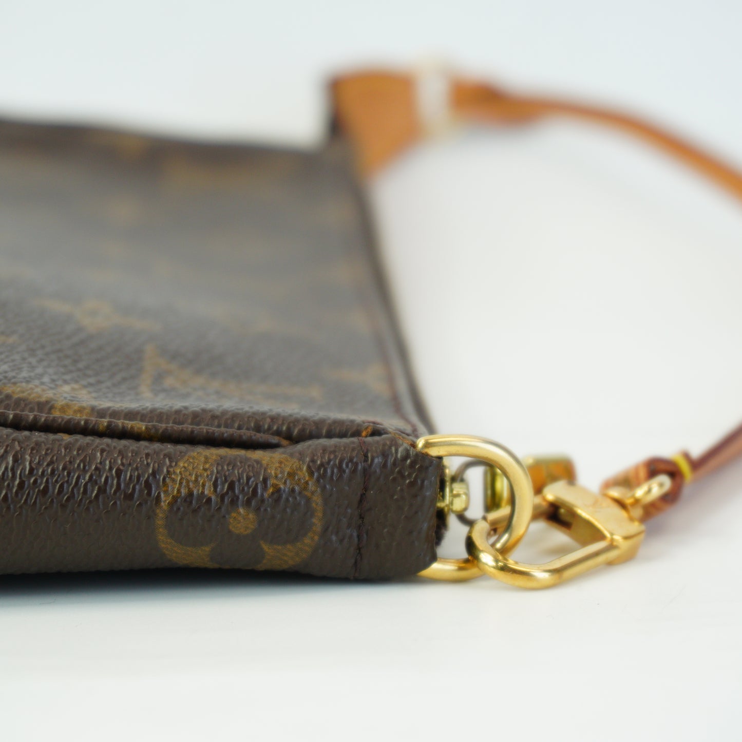 Louis Vuitton	Pochette Accessories Monogram GHW