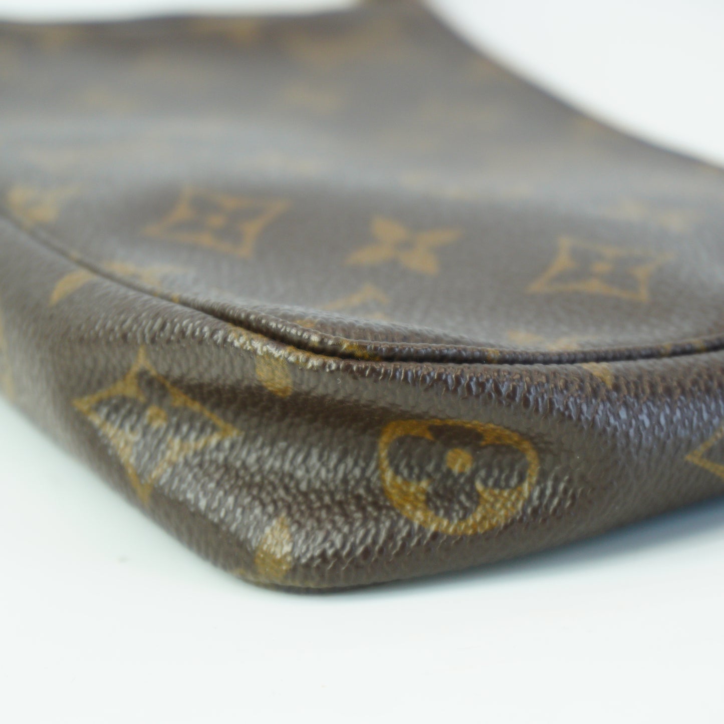 Louis Vuitton	Pochette Accessories Monogram GHW