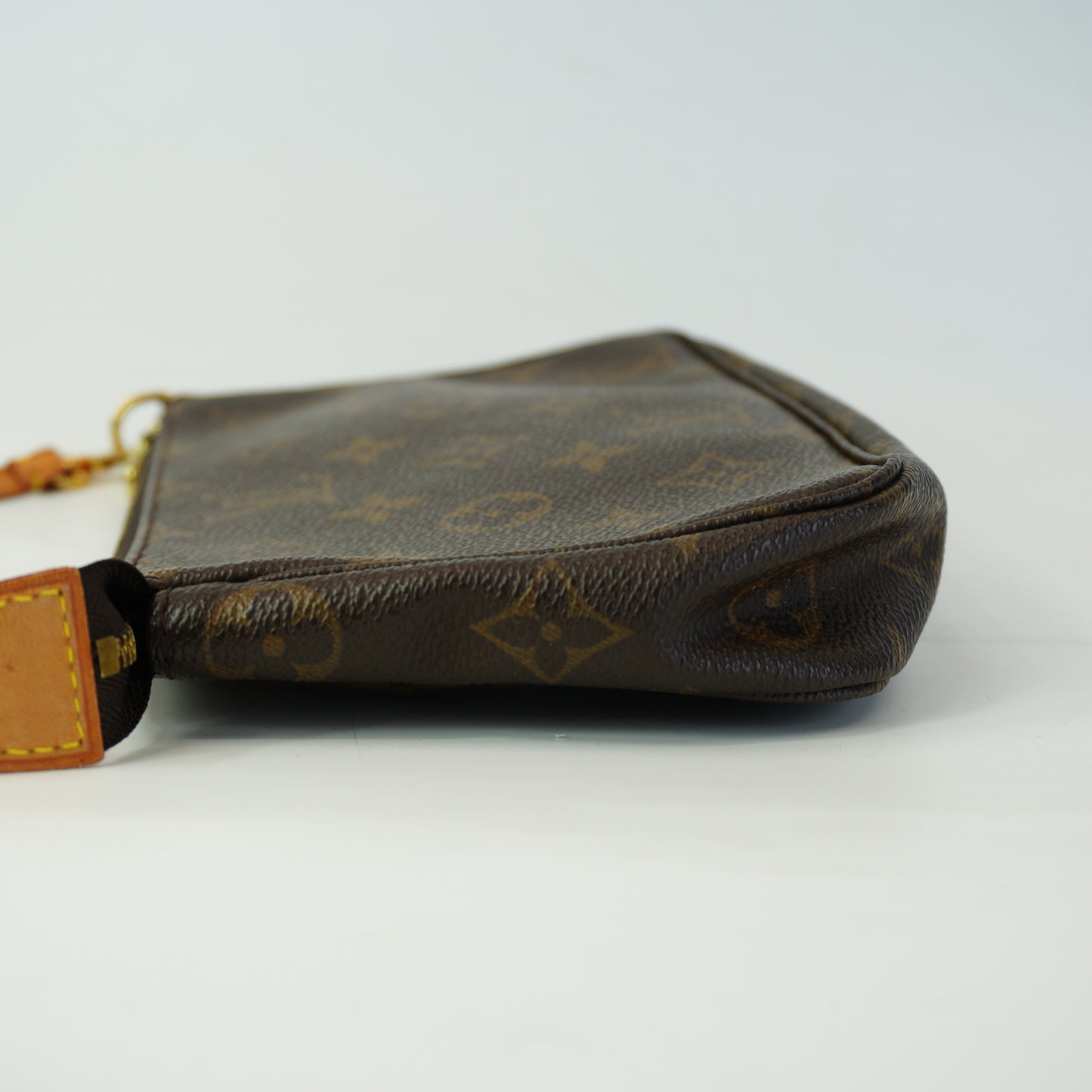 Louis Vuitton	Pochette Accessories Monogram GHW