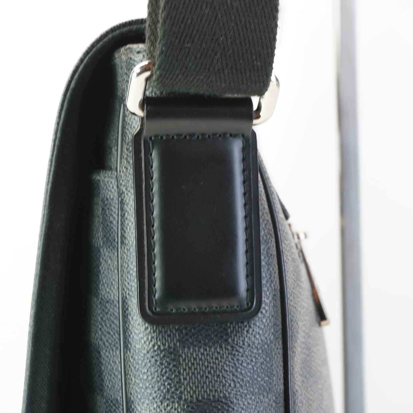 Louis Vuitton  For Men Messenger Bag MM