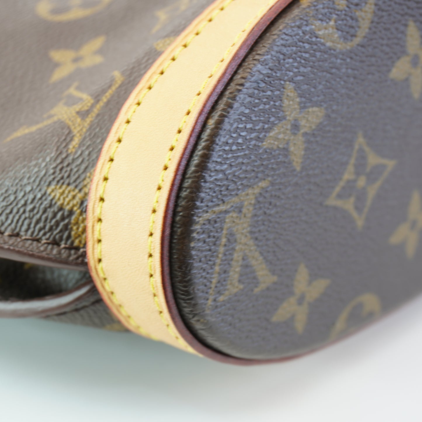 Louis Vuitton	Cav Babylon