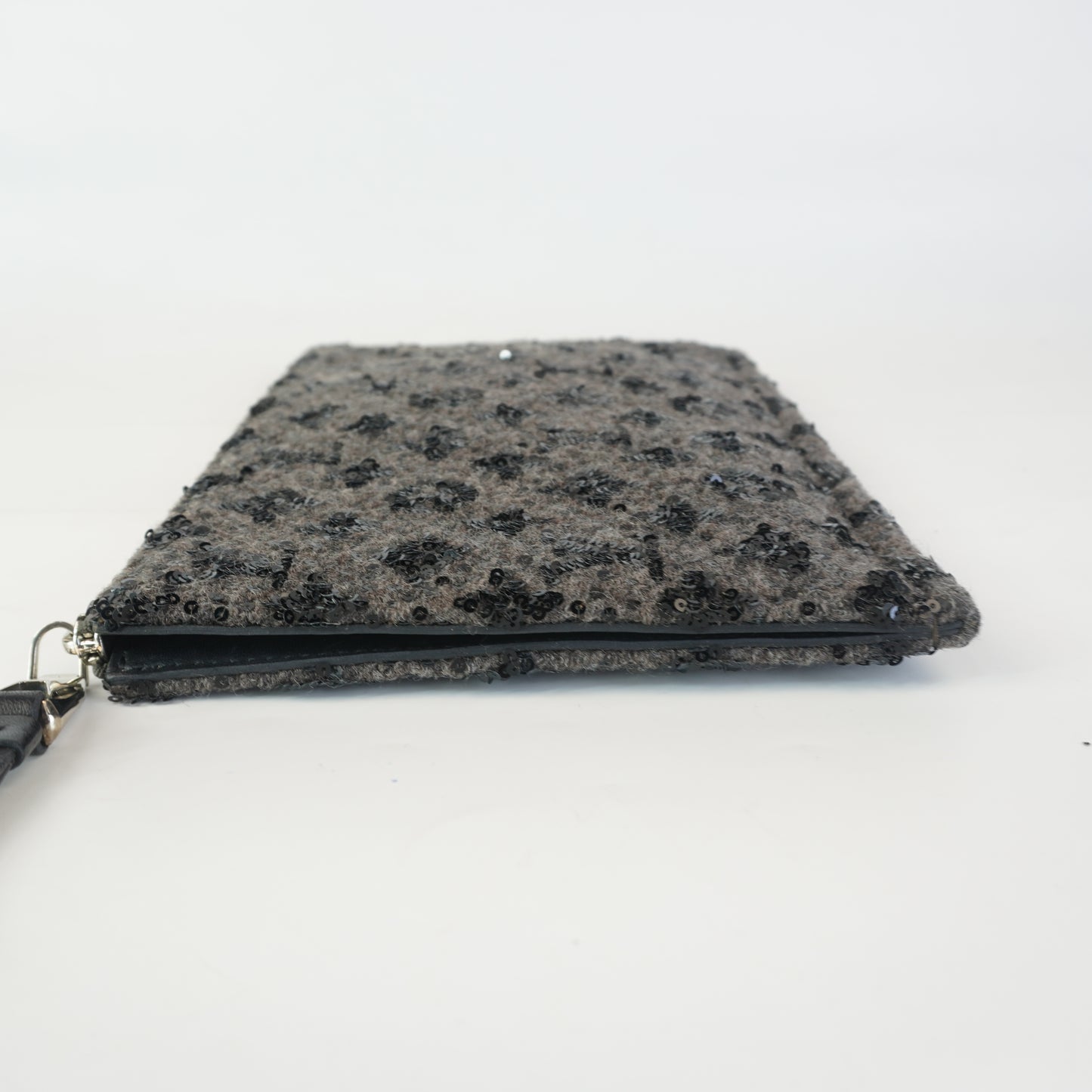 Louis Vuitton	Glitter Clutch Bag in Gray
