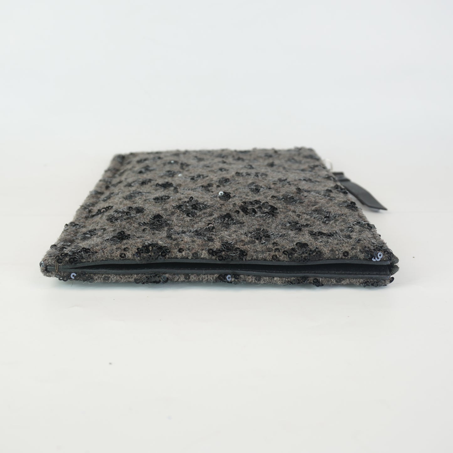 Louis Vuitton	Glitter Clutch Bag in Gray