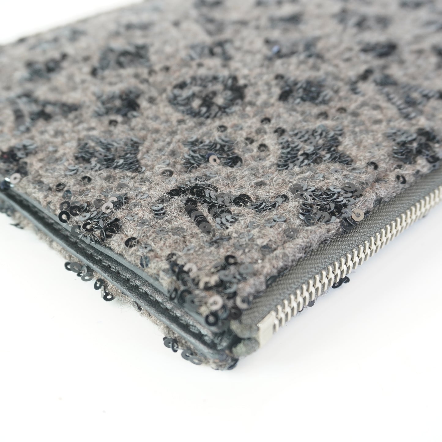 Louis Vuitton	Glitter Clutch Bag in Gray