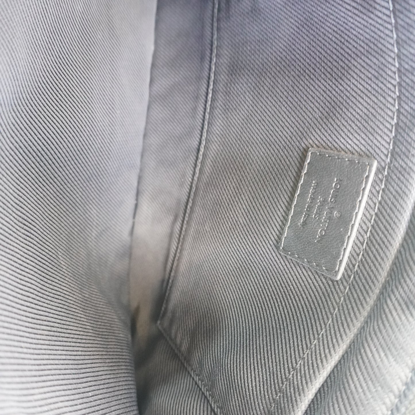 Louis Vuitton	Glitter Clutch Bag in Gray