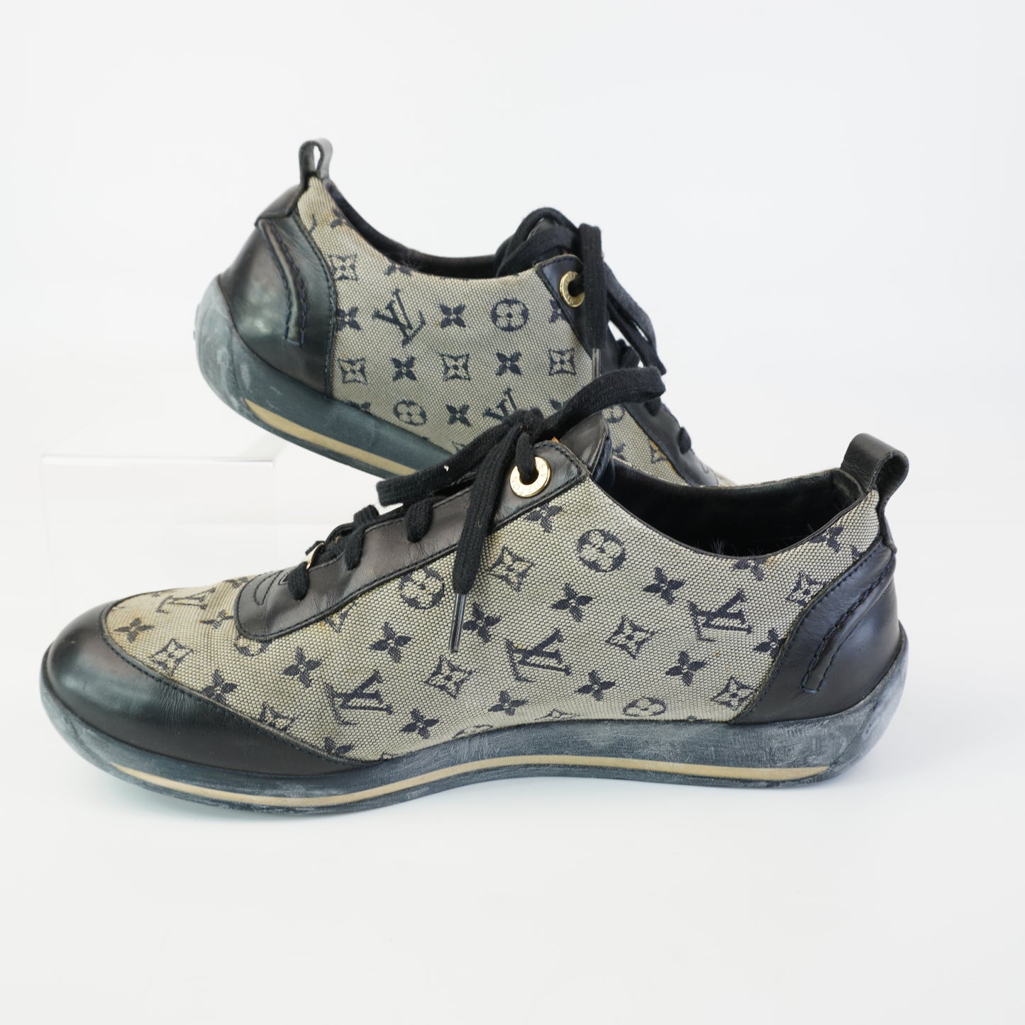 Louis Vuitton	Mono Low Top Sneakers size 37