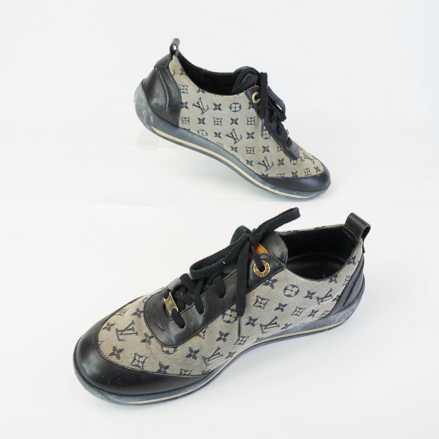 Louis Vuitton	Mono Low Top Sneakers size 37