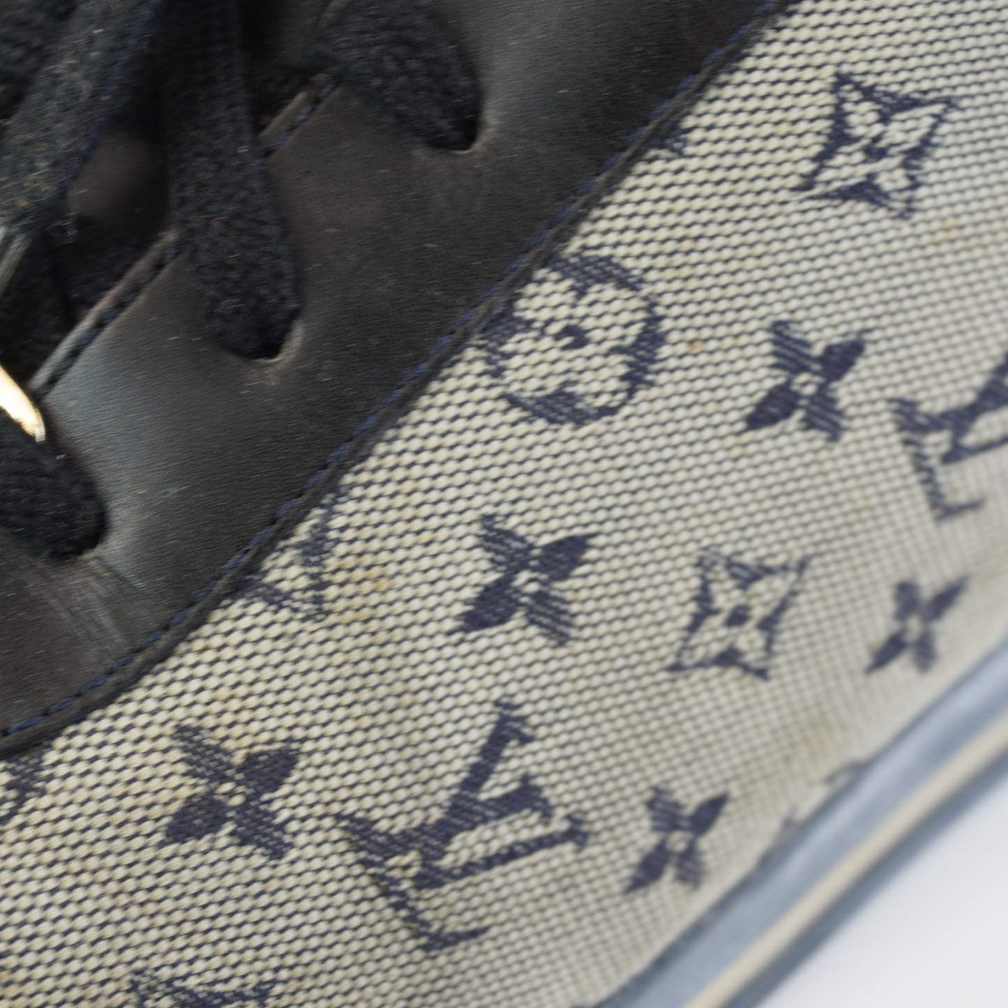 Louis Vuitton	Mono Low Top Sneakers size 37