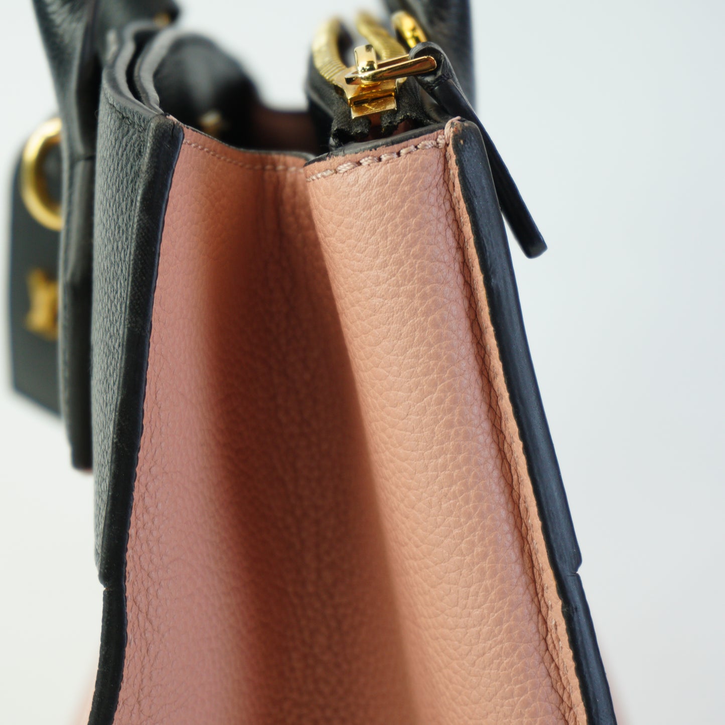 Louis Vuitton	City Steamer Black/Pink Medium GHW