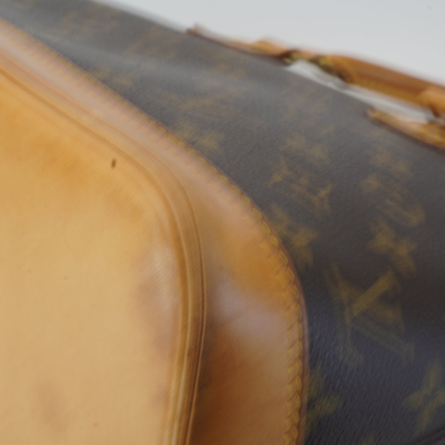 Louis Vuitton	Alma PM