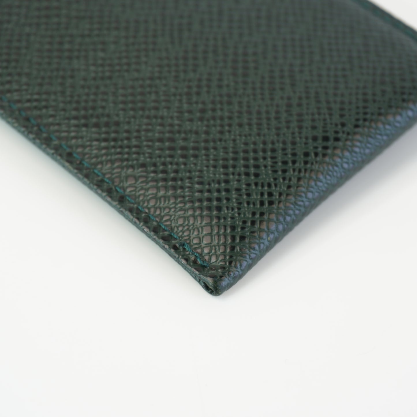 Louis Vuitton	Green Taiga Pull Tab Card Case