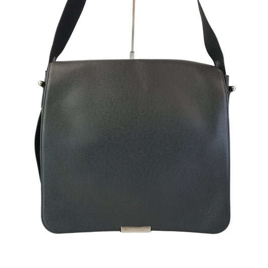 Louis Vuitton	Viktor Messenger Black Bag