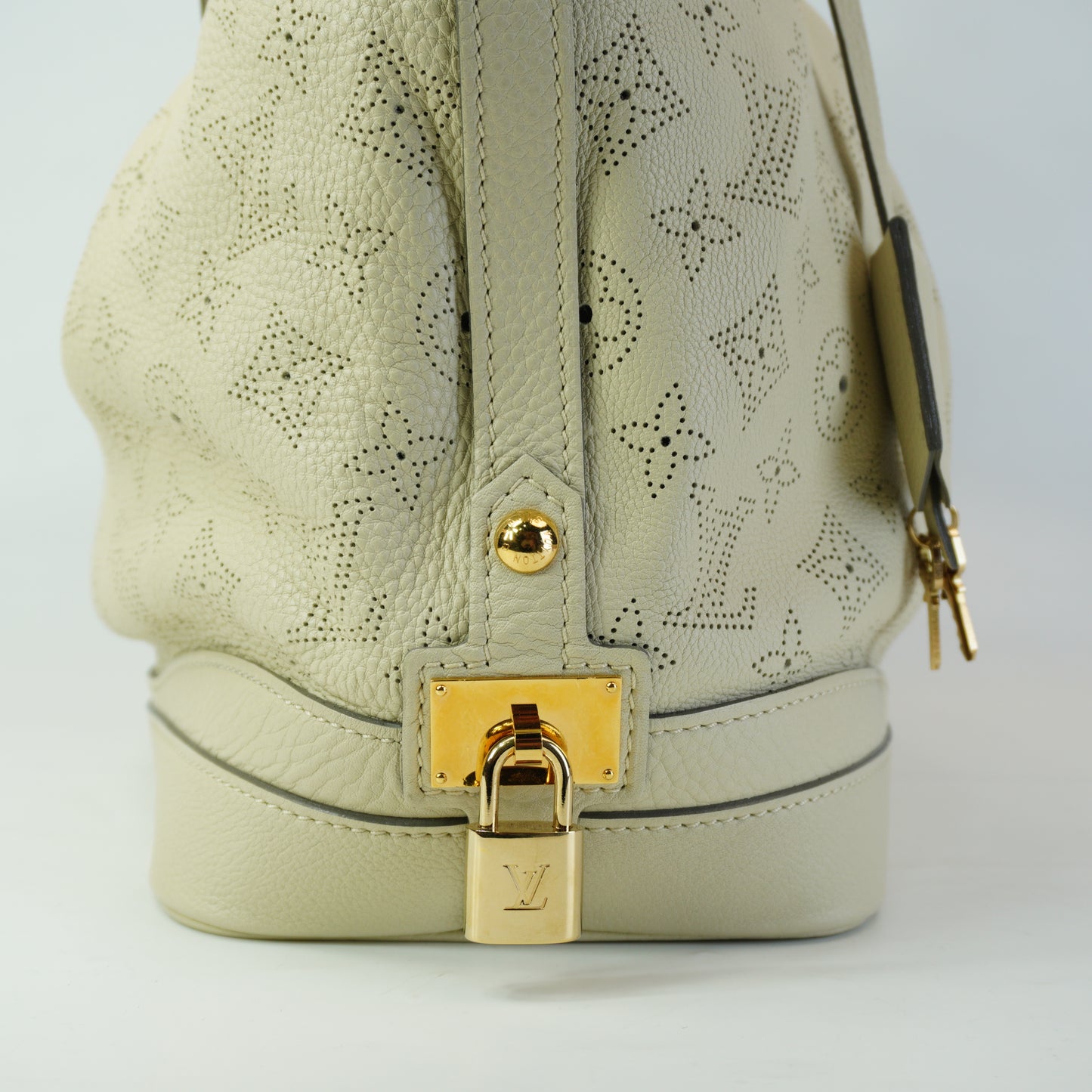 Louis Vuitton	Mono Mahina Stellar White MediumGHW