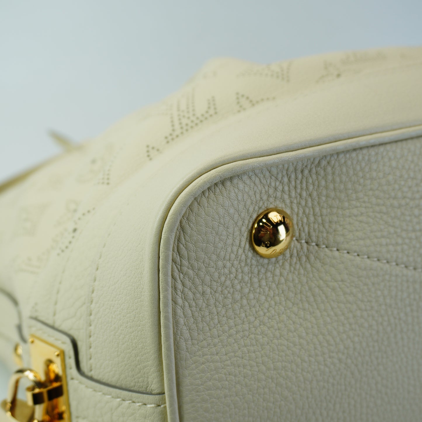 Louis Vuitton	Mono Mahina Stellar White MediumGHW