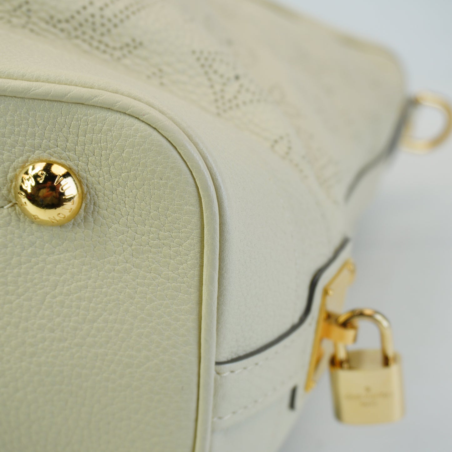 Louis Vuitton	Mono Mahina Stellar White MediumGHW