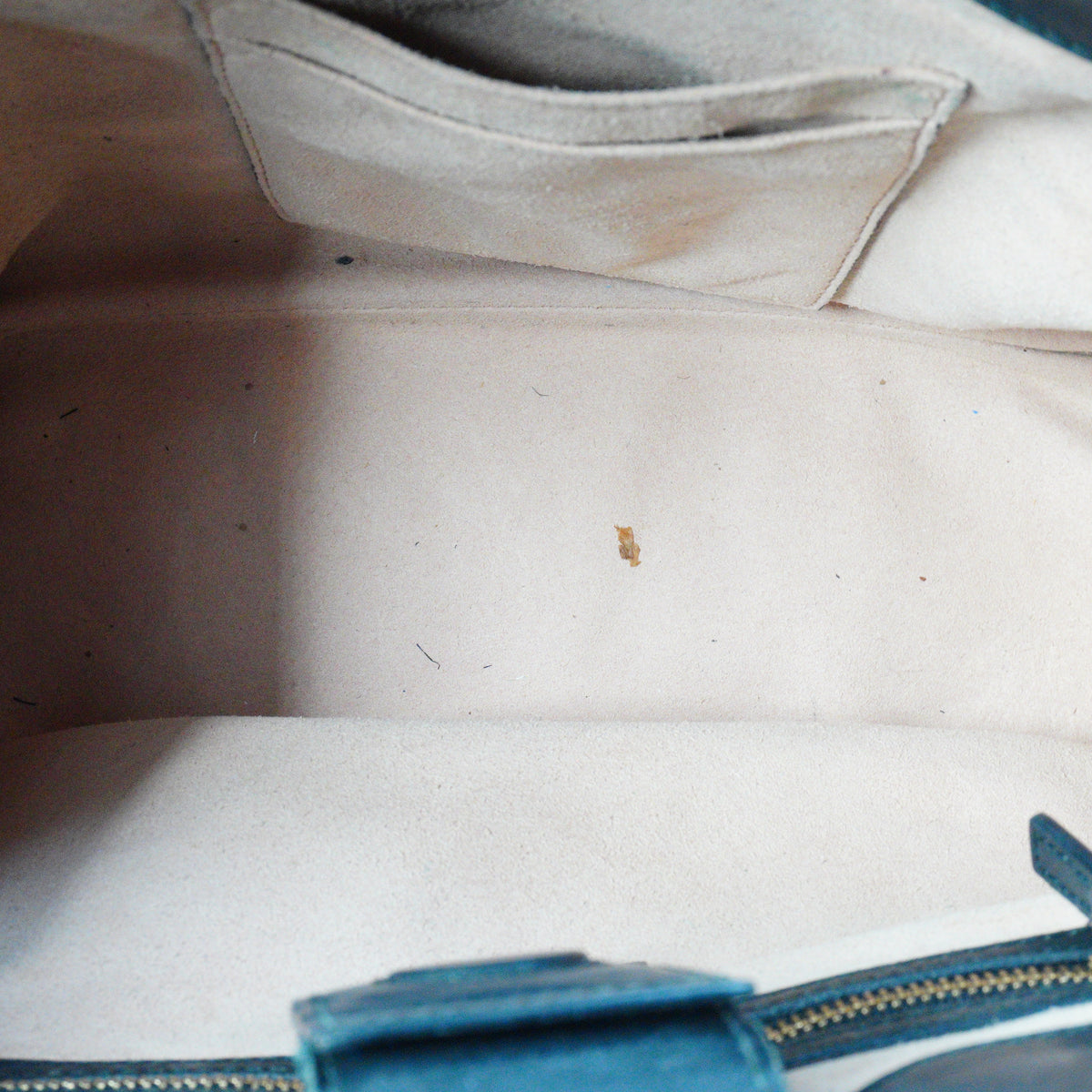 Gucci	GG Supreme Bees Small Soft Tote GHW
